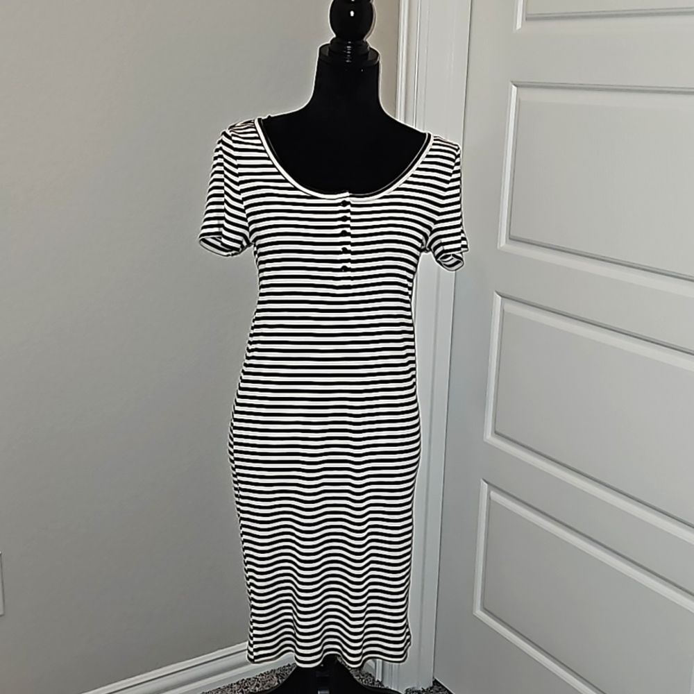 Dress maternity black and white